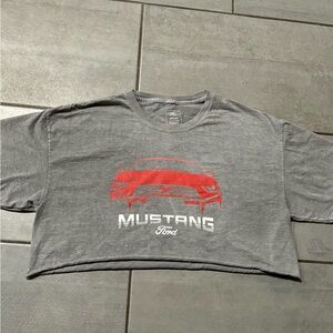 gray mustang cropped graphic t shirt